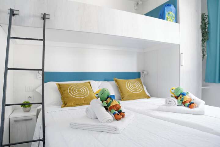 Room 33 of 122