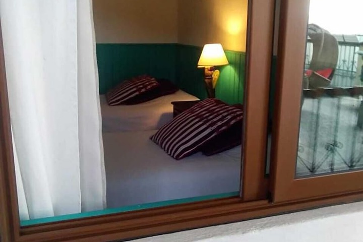 Room 17 of 33