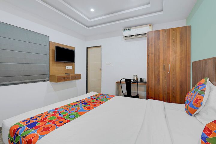Room 8 of 28