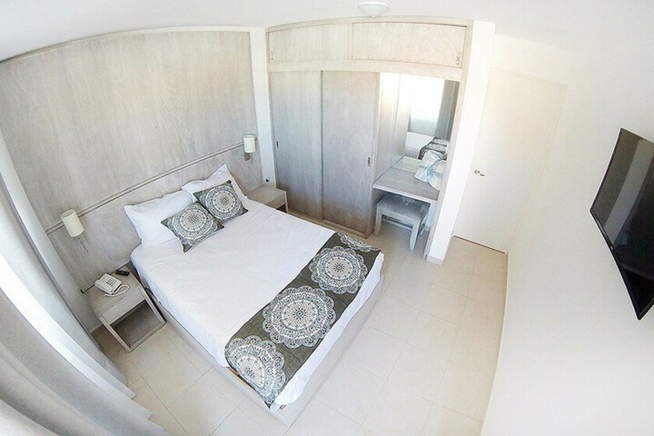Room 4 of 25