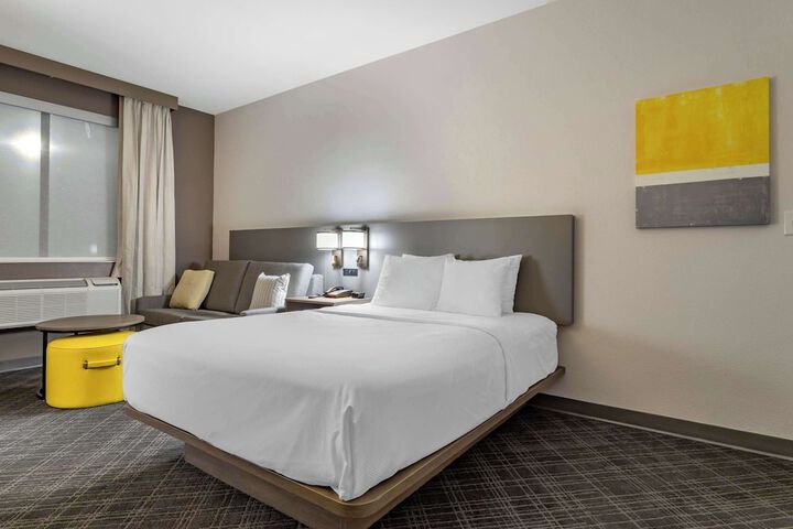 Room 16 of 40