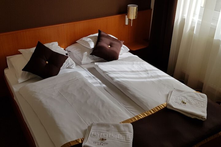 Room 5 of 40