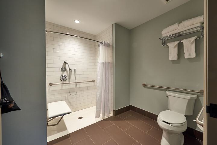 Premier King Bed Hill View (18 of 30)