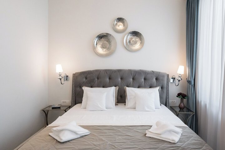 Room 49 of 208