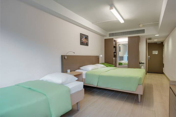 Room 22 of 66