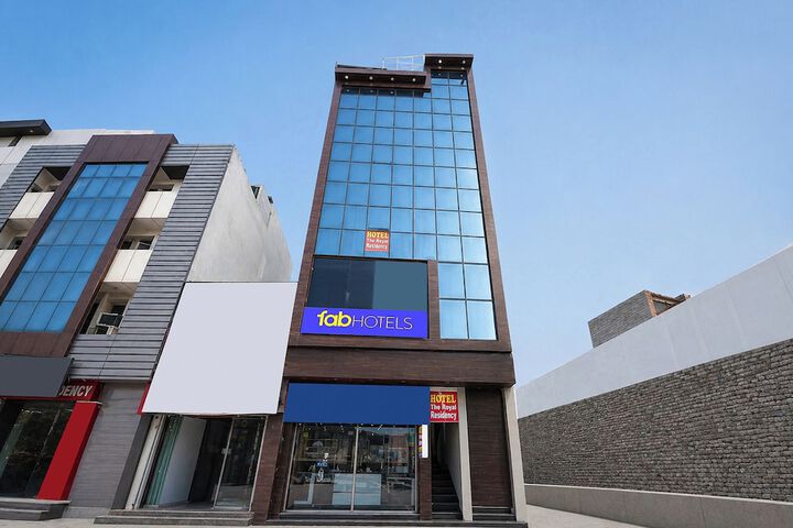 FabHotel The Royal Residency - Dashrathpuri Metro