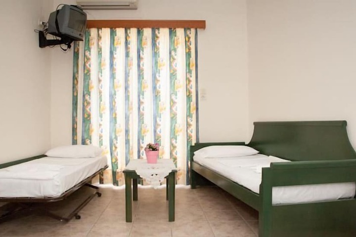 Room 2 of 44