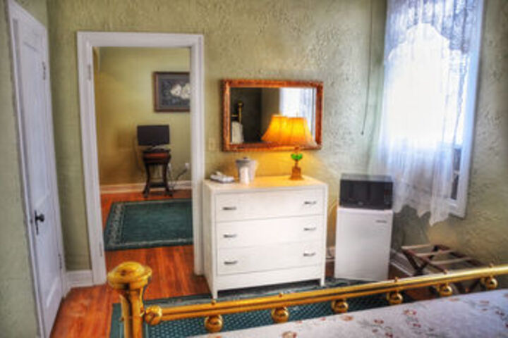Room 70 of 77
