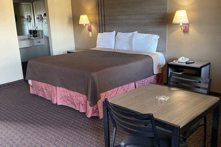 Room 7 of 17