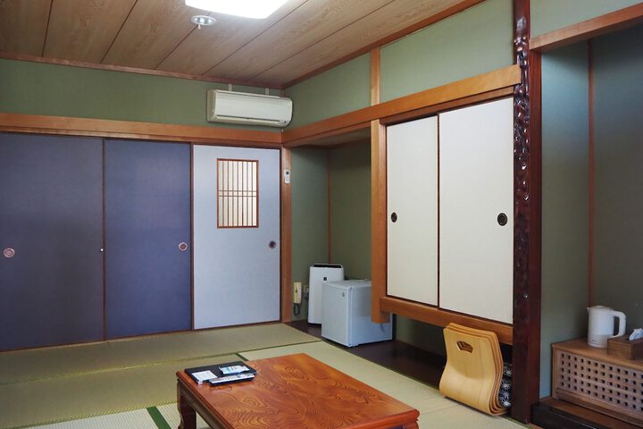 Room 12 of 23