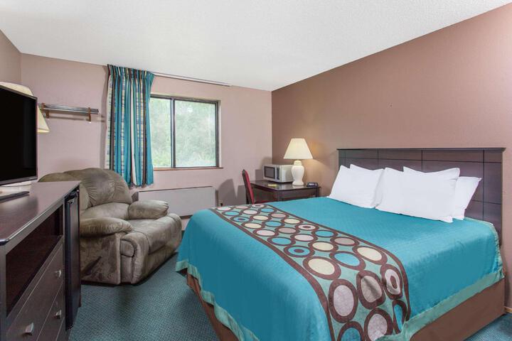 1 Queen Bed Mobility Accessible (1 of 9)