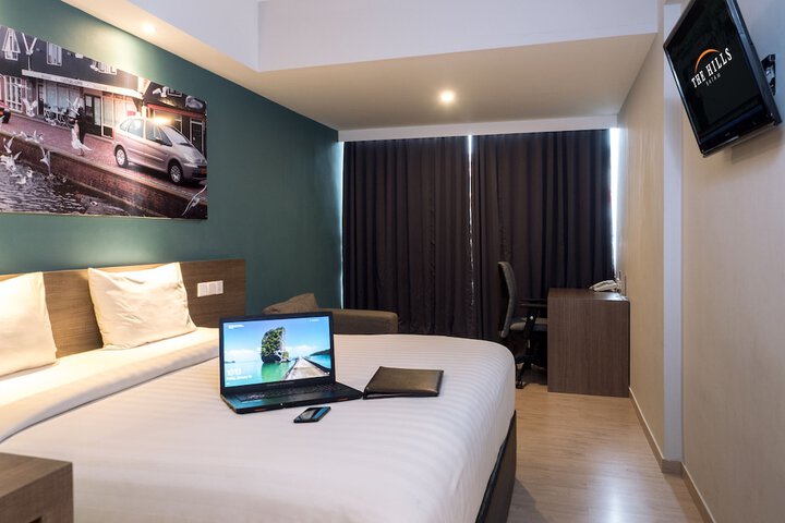 Room 3 of 103