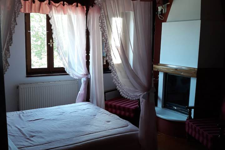 Room 15 of 46