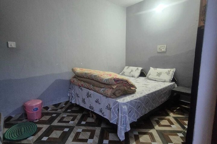 Room 6 of 13