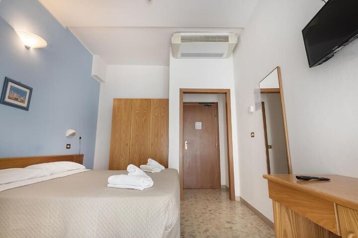 Room 6 of 27