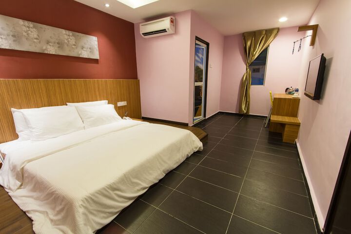 Room 4 of 15