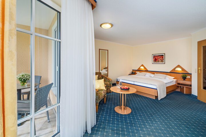 Room 18 of 106
