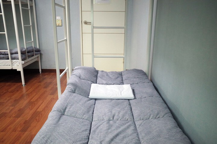 Room 28 of 59