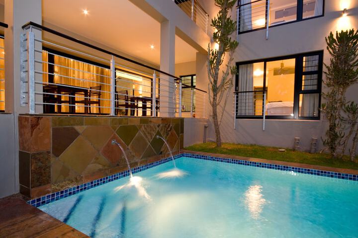 Hotel Pool