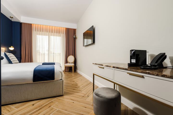 Room 12 of 42