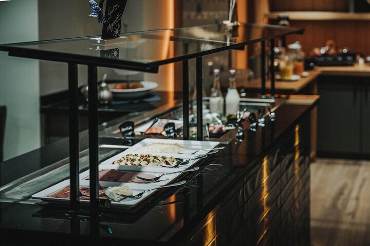 Dining 49 of 79