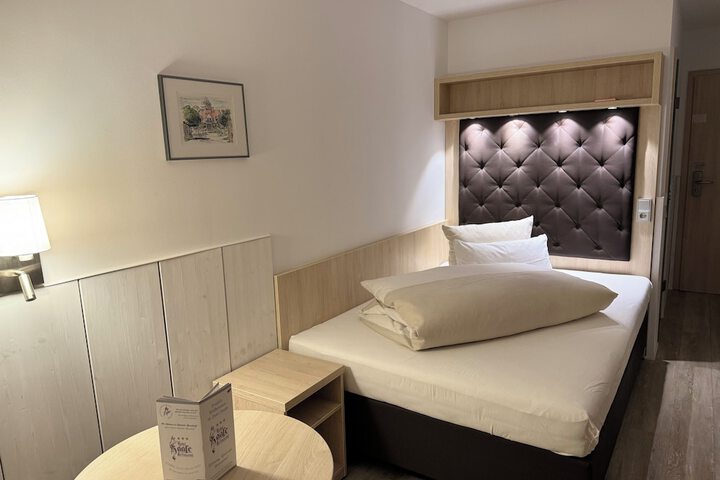 Room 14 of 77