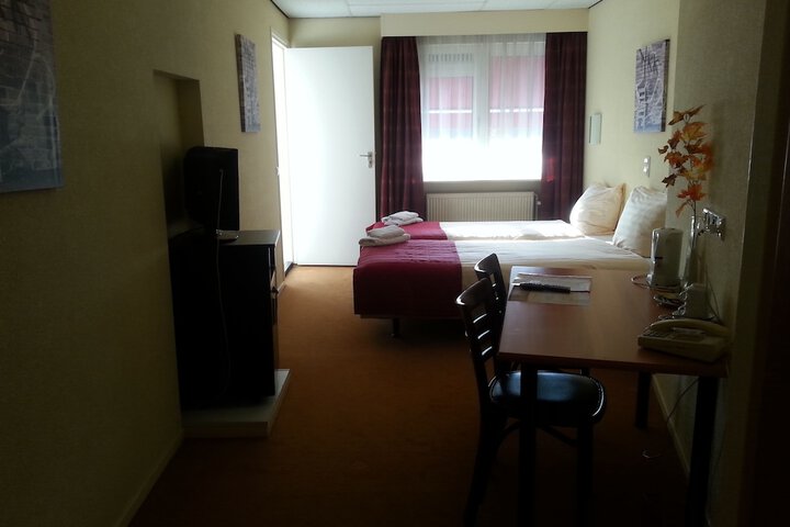 Room 4 of 38