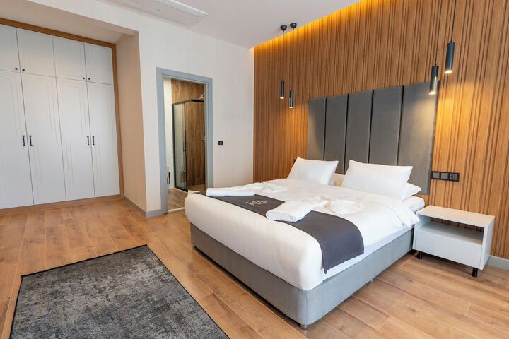 Room 6 of 45