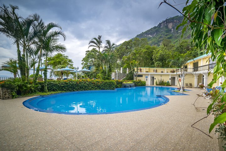 Hotel Pool