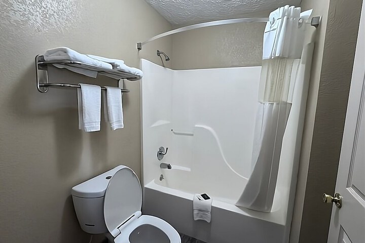 Room 5 of 8