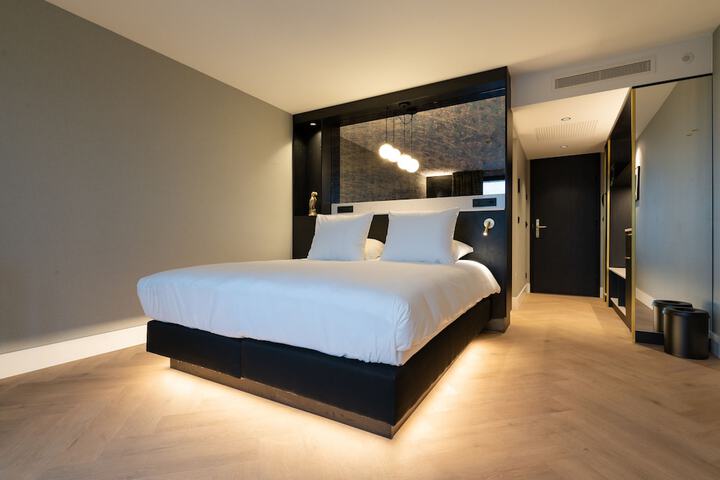 Room 5 of 42
