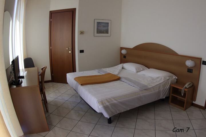 Room 15 of 50