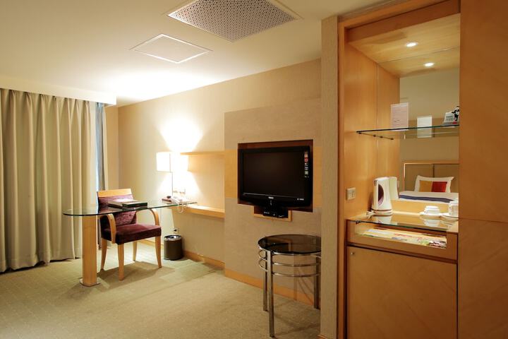 Room 12 of 77
