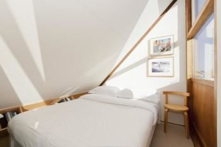 Room 84 of 166