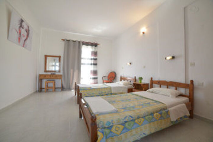 Room 6 of 12