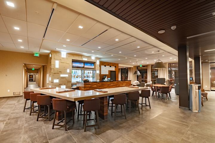 Lobby lounge