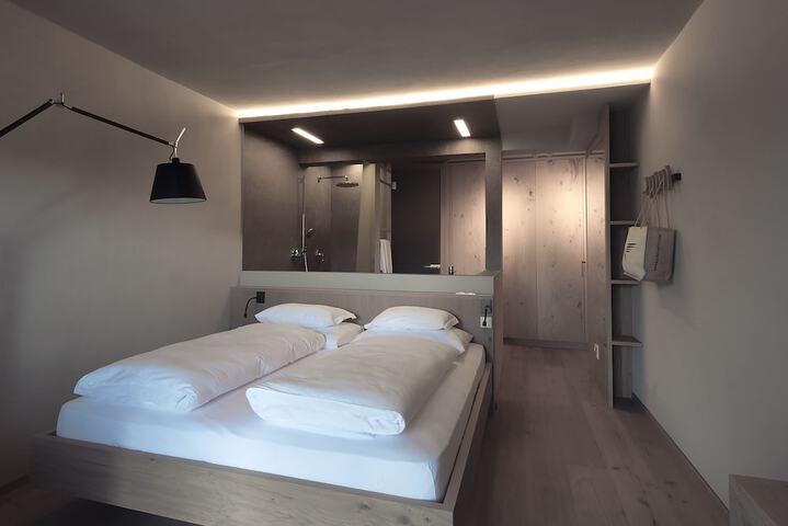 Room 5 of 41