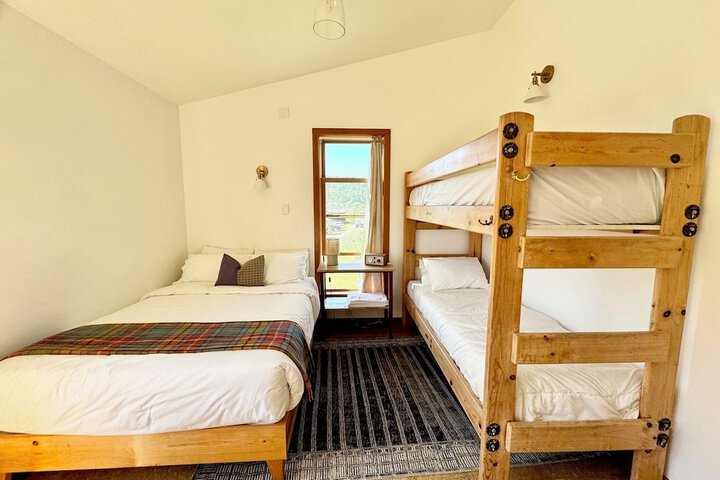 Room 9 of 38