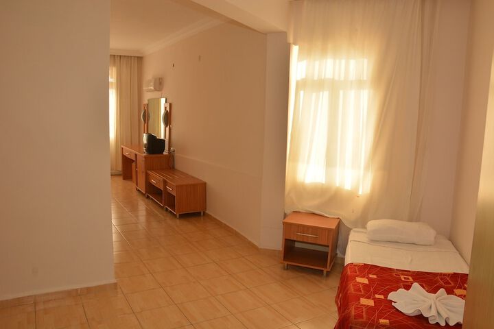 Room 6 of 51