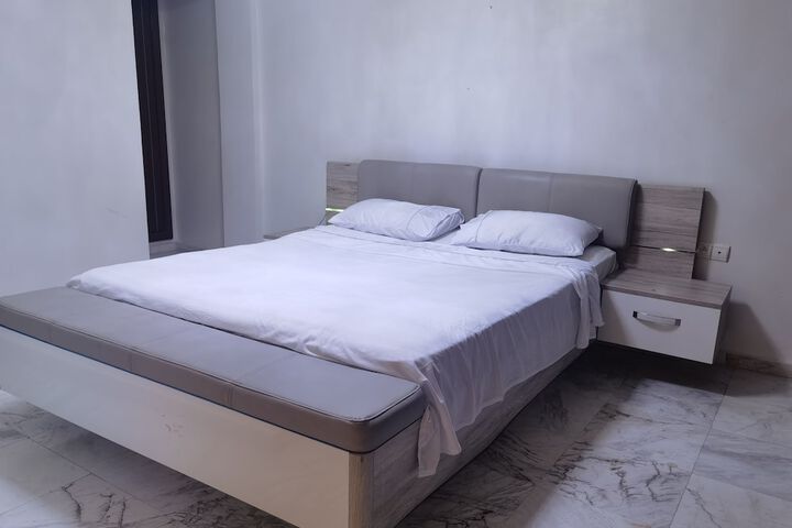 Room 3 of 404
