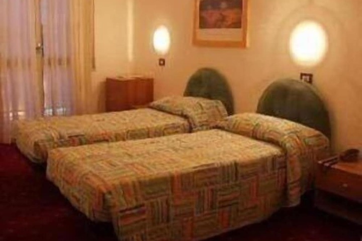 Room 50 of 71