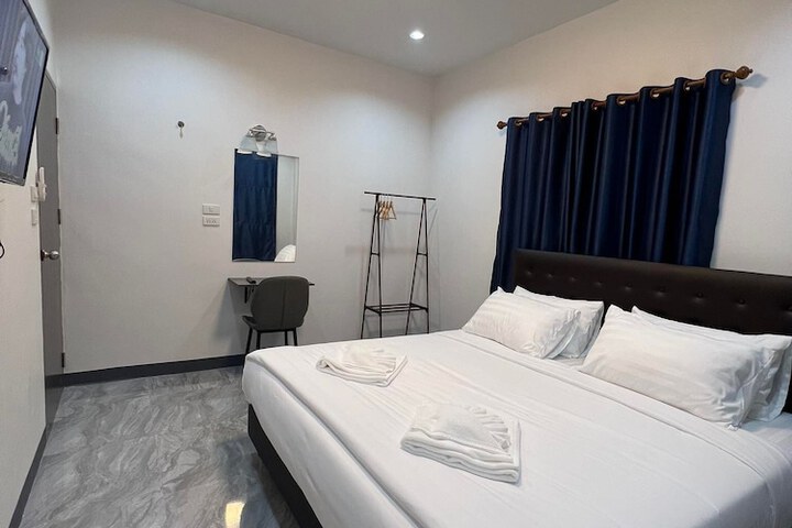 Room 13 of 49