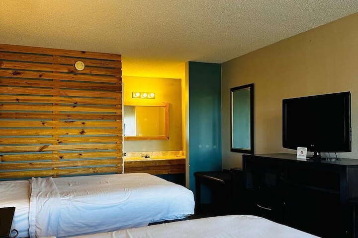Room 13 of 19