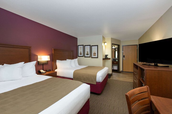 2 Queen Beds Mobility Accessible (9 of 9)