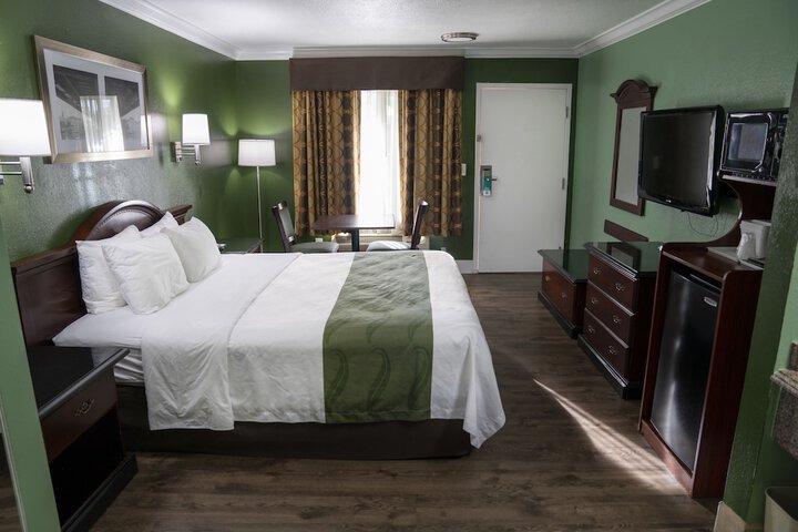 1 King Bed (9 of 14)