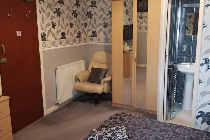 Room 10 of 93