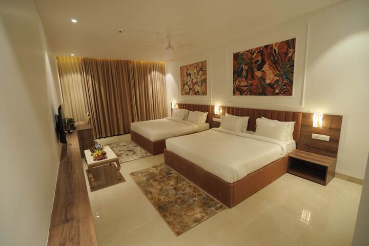 Room 26 of 102