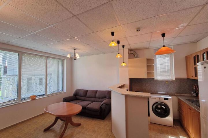 Room 33 of 102