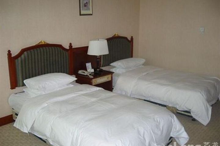 Room 17 of 33