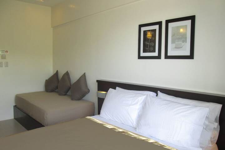 Room 6 of 80
